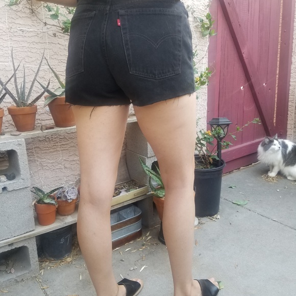 Vintage Levi's 550 High Waisted Cutoff Shorts - Picture 3 of 7